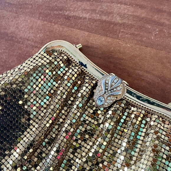 Vintage Whiting & Davis Gold Mesh Evening Bag Clutch Purse with Jeweled Clasp - Picture 4 of 15